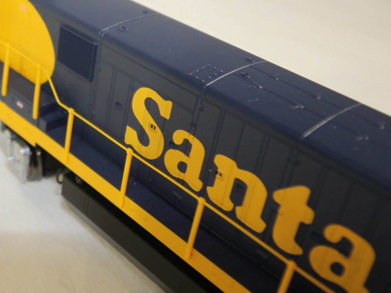 HO BLI Paragon 2 sound DC/DCC GE C30-7 ATSF #8018 Santa Fe classic blue/yellow
