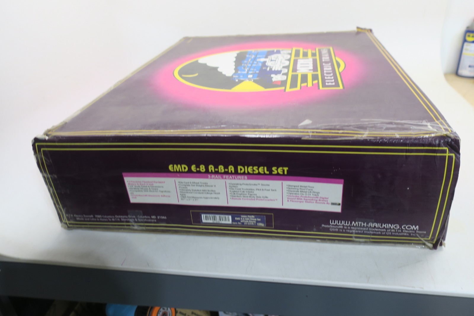 MTH Premier 20-2208-1 Union Pacific E8 A-B-A Diesel Engine Set O-Gauge