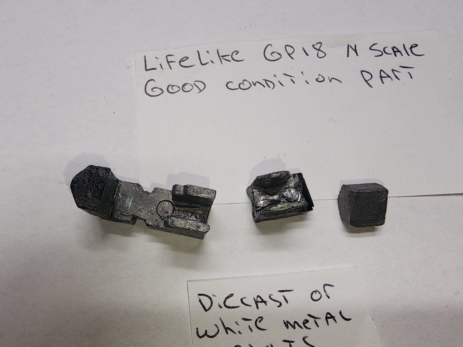 N Scale Life-Like Gp18 Diesel Chassis Shell WEIGHTS Locomotive GOOD CONDITION