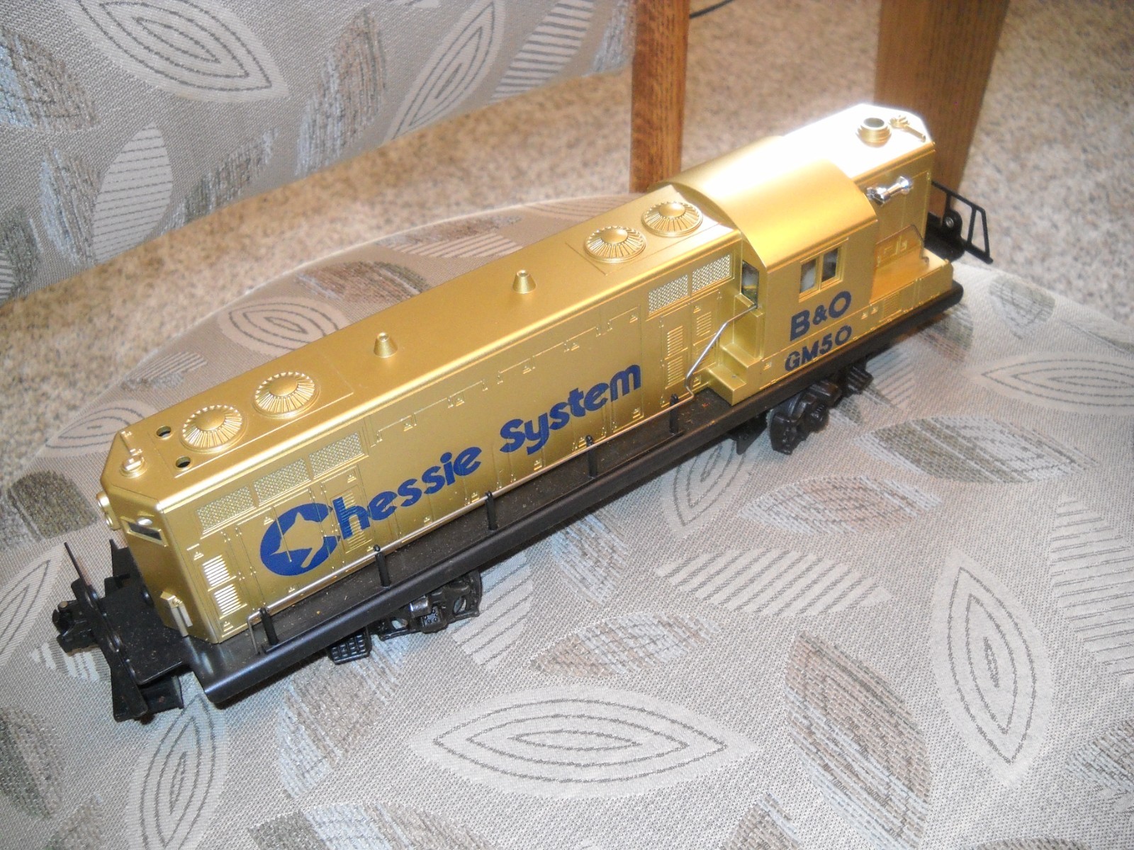 👍-LIONEL-CHESSIE SYSTEM B&O GM-50 DIESEL LOCOMOTIVE “GOLD” NO BOX-IN STYROFOAM