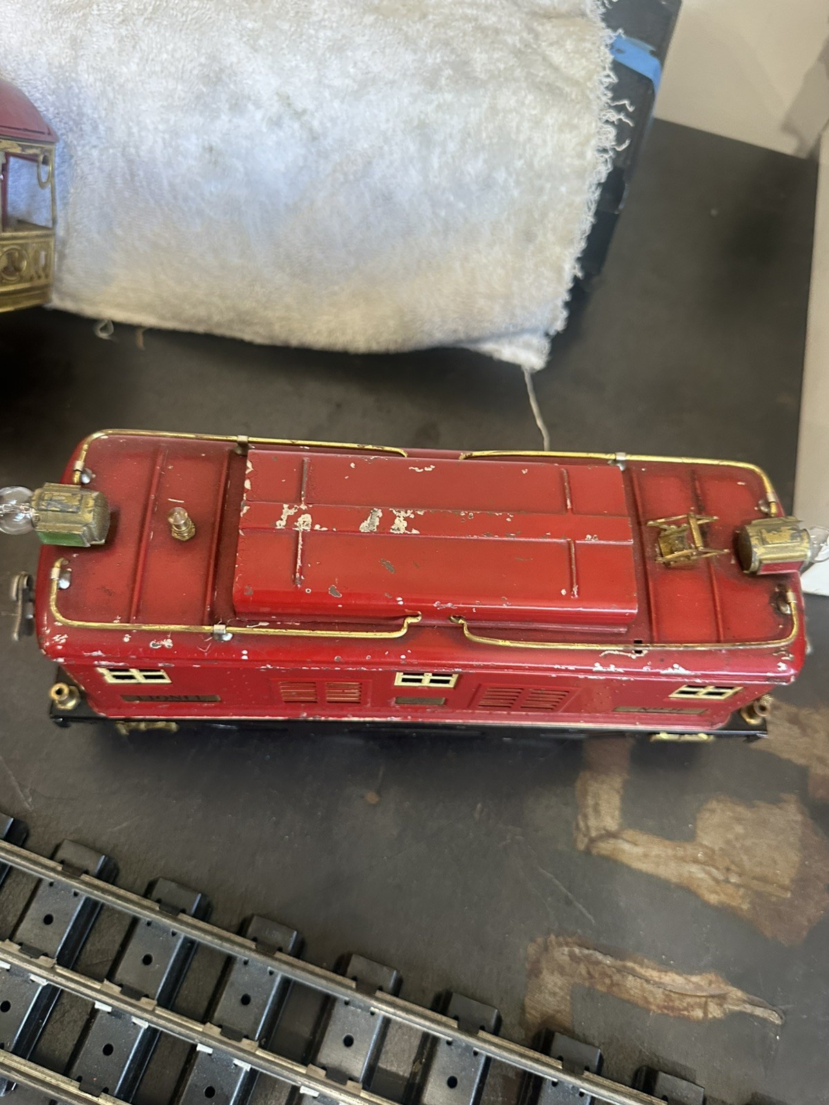 Lionel Prewar Standard Gauge No. 8 Red Electric Engine, 339,332,342 Cars, Runs!