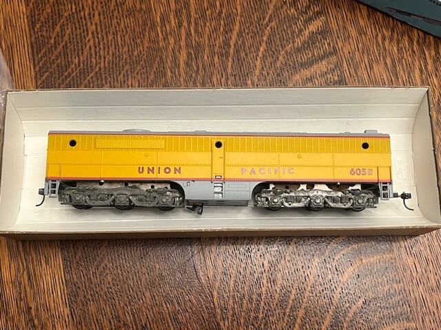 HO Scale Athearn, Union Pacific Yellow Box Car, #605B