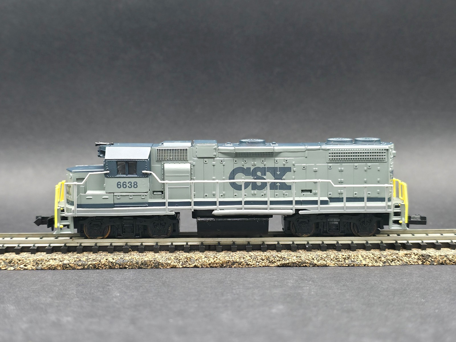 N Scale Life-Like GP38 6638 CSX Powered Diesel Locomotive NEW