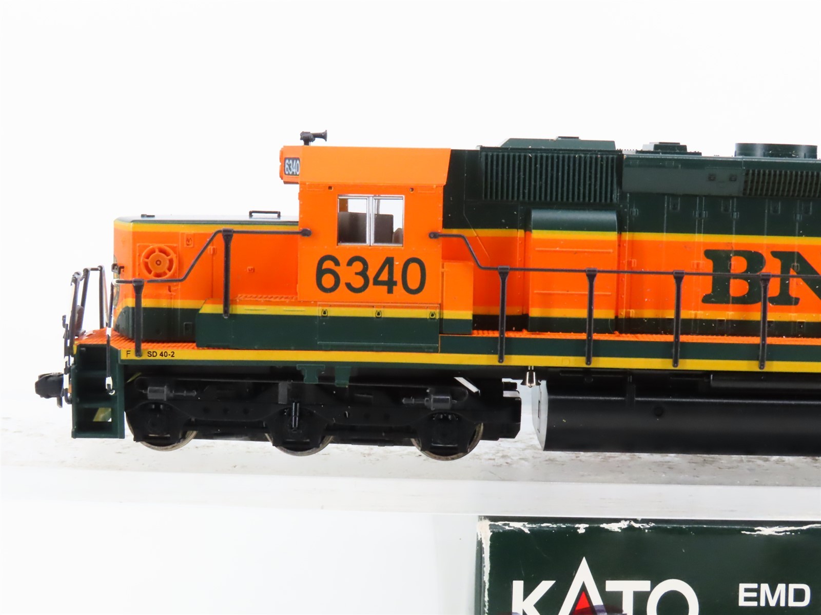 HO Scale KATO 37-3902 BNSF Railway SD40-2 Diesel Locomotive #6340