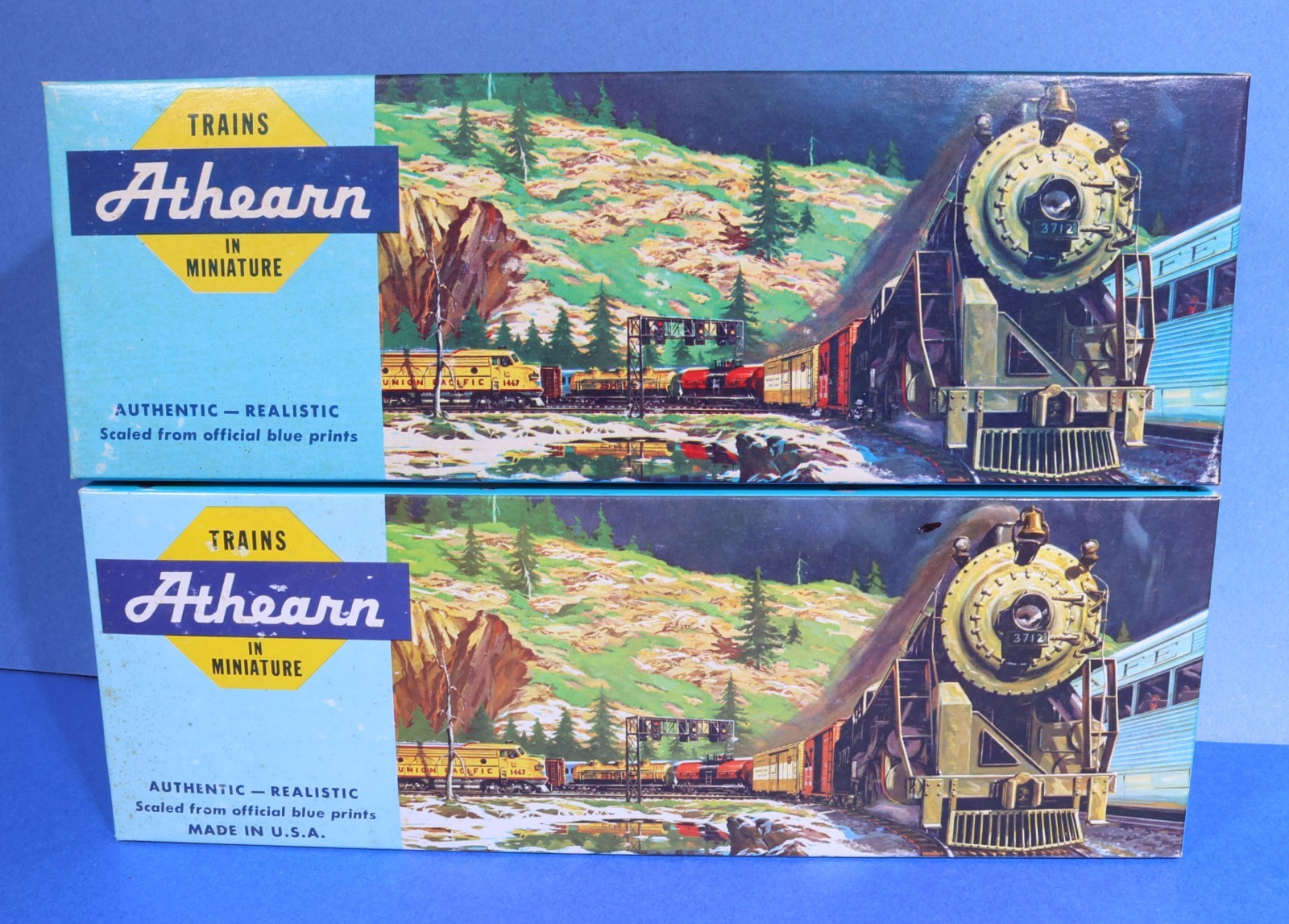 Athearn HO Gauge Delaware & Hudson PA-1 Diesel Engines – Powered #16 / Dummy #19