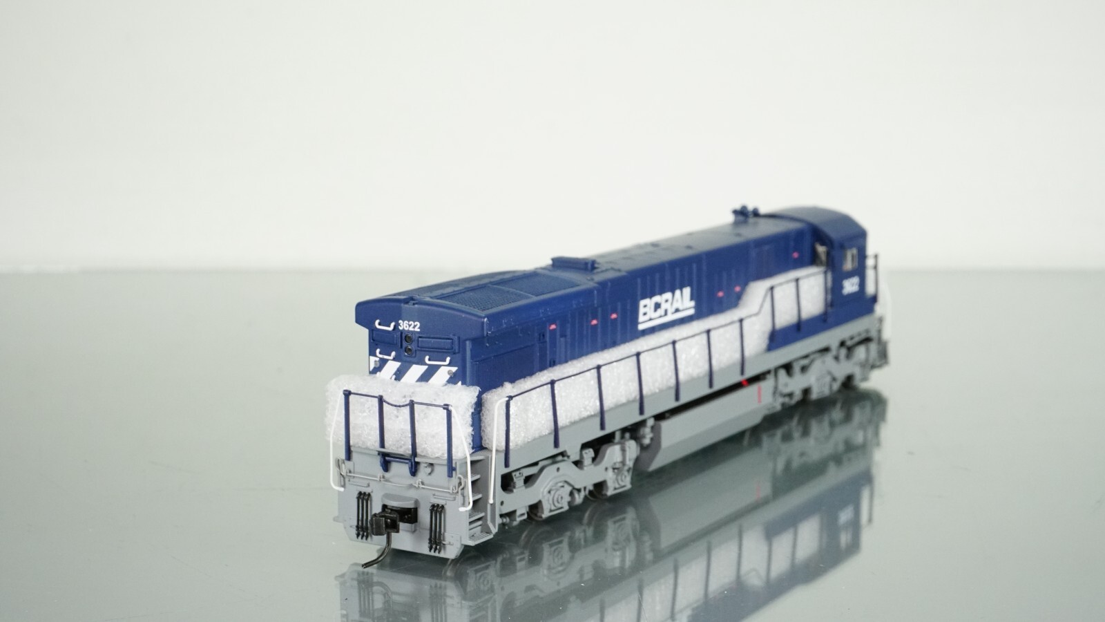 Broadway Limited GE C30-7 BC Rail 3622 DCC w/Sound HO scale