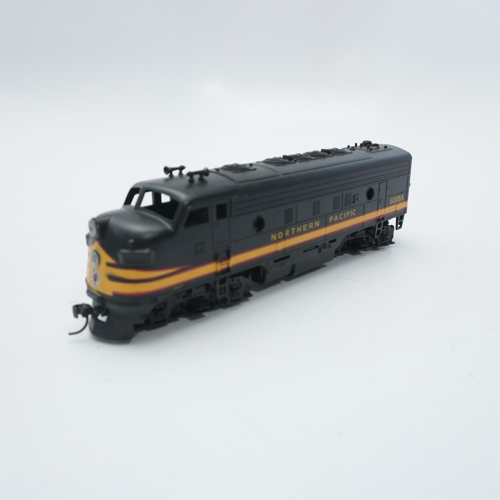 HO Scale EMD F7A-B Diesel Engine Northern Pacific NP 6008A / B BLI 6677 Paragon4