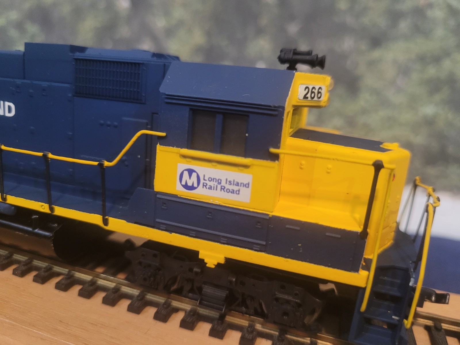 HO Vintage Athearn GP-38 LONG ISLAND RAILROAD CUSTOM PAINTED MTA #266