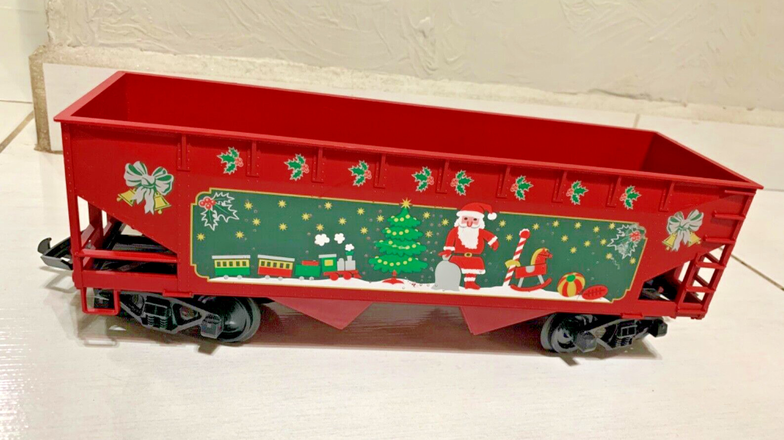 PYKO 38105 G scale 4 axle Christmas caboose