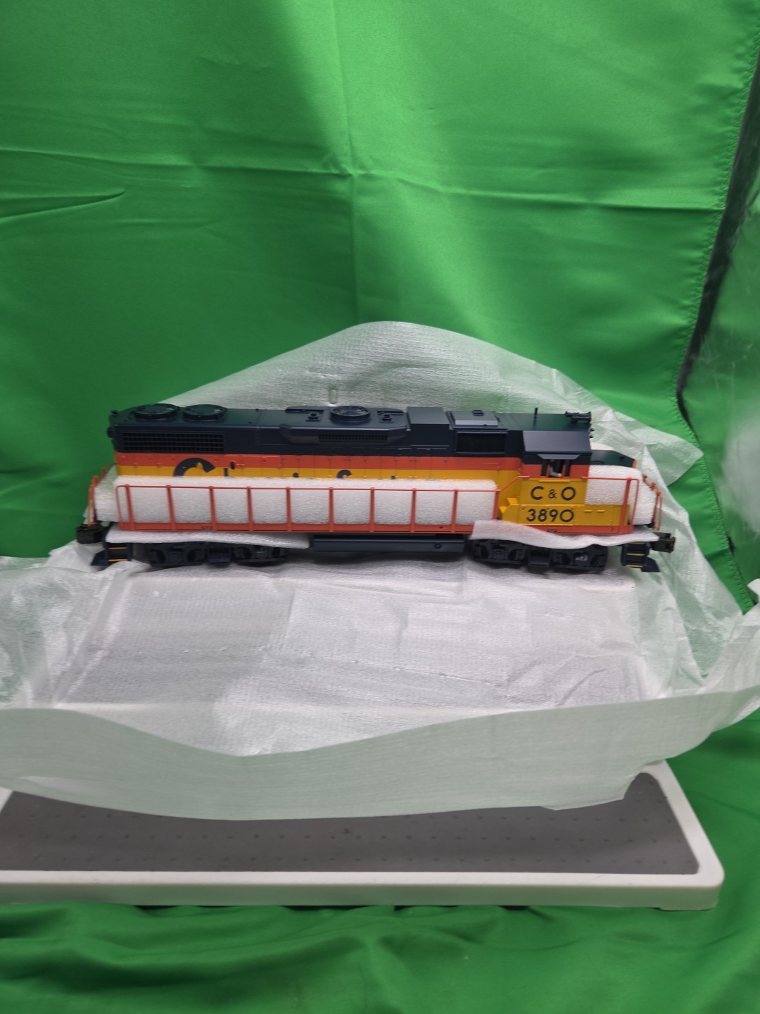 MTH Electric Cab 20 – 2186 -1 3890 GP 38 – 2 EMD DIESEL ENGINE New Box Railroad