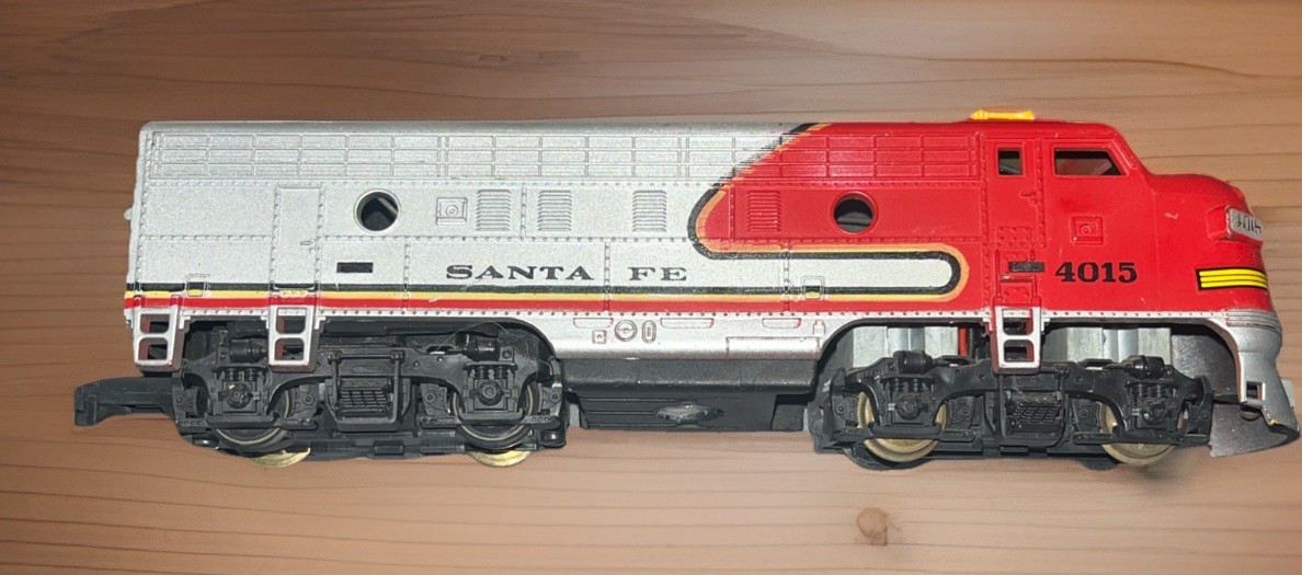Vintage Tyco HO Scale Santa Fe #4015 Diesel Locomotive F9 Engine Red Warbonnet