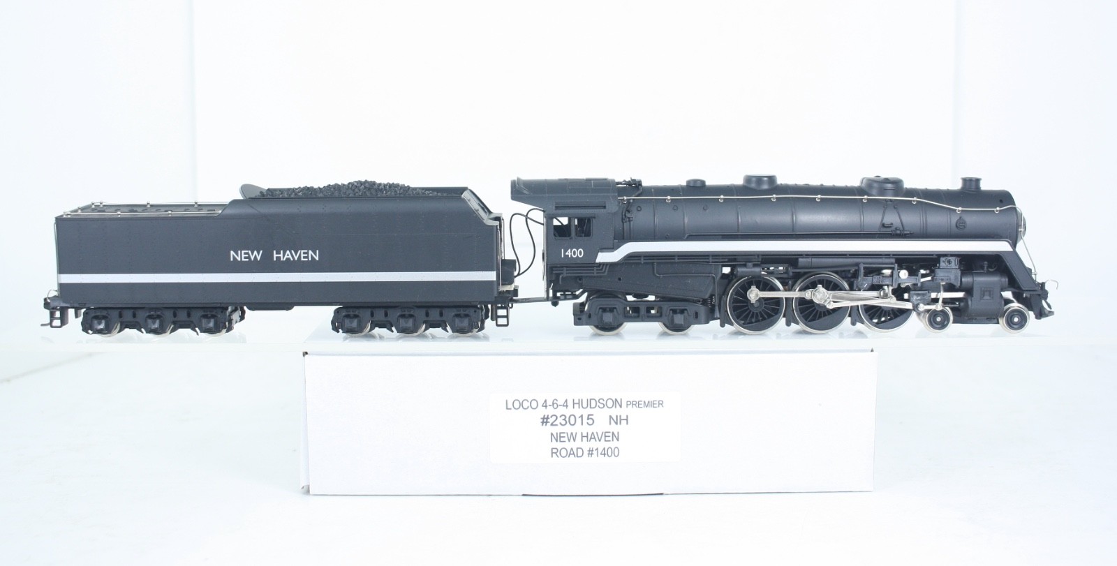 HO IHC Premier 23015 New Haven 4-6-4 Locomotive & Tender #1400