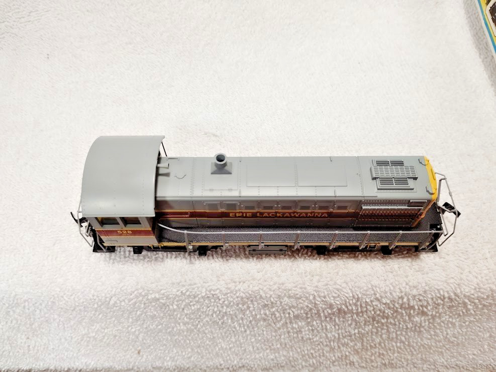 HO Scale Atlas # 8276 Erie Lackawanna S-4 Diesel Powered Locomotive #528 & Box
