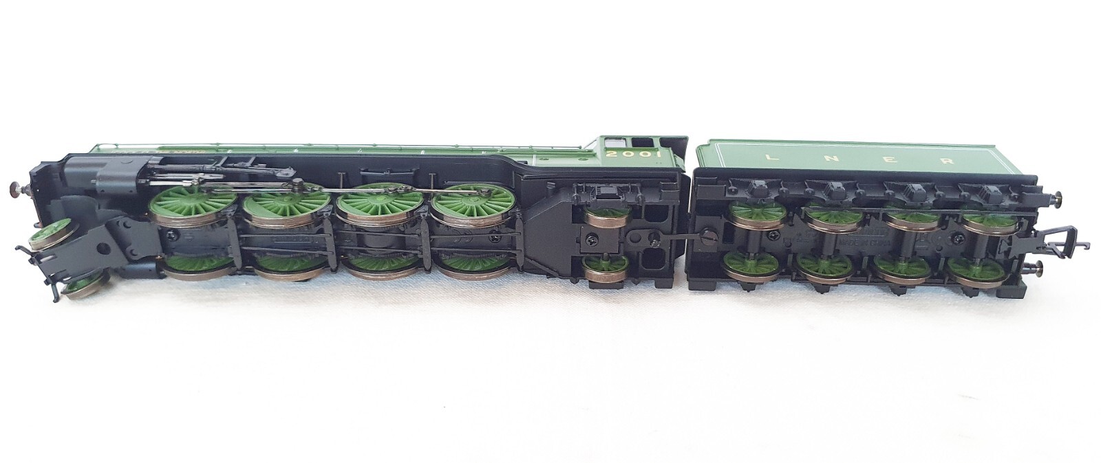 Hornby OO HO British LNER Class P2 “COCK O THE NORTH” 4-8-2 Steam Locomotive MIB
