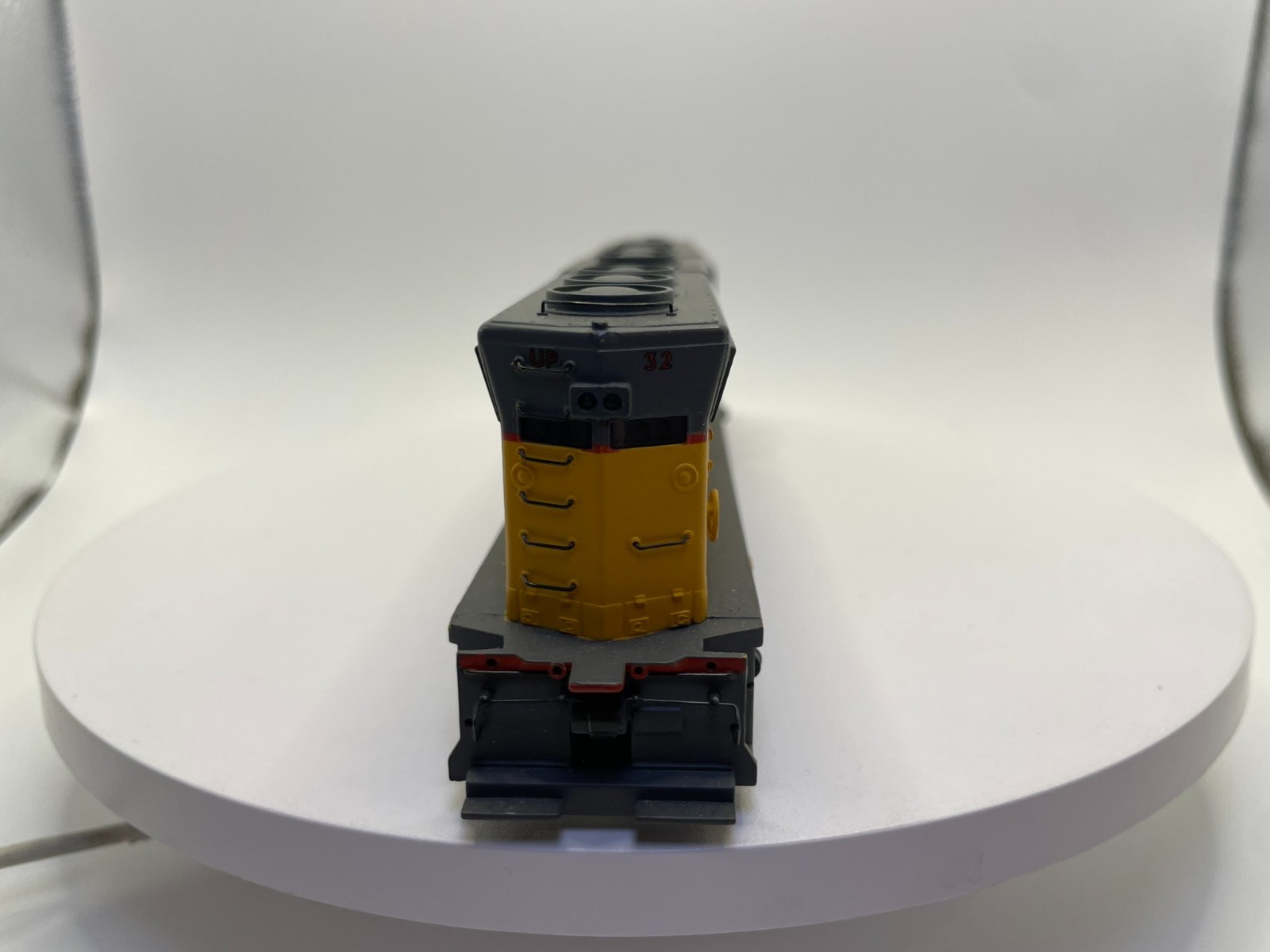 HO Scale Union Pacific SD45 Locomotive #32 – Light Function Details NOT Included