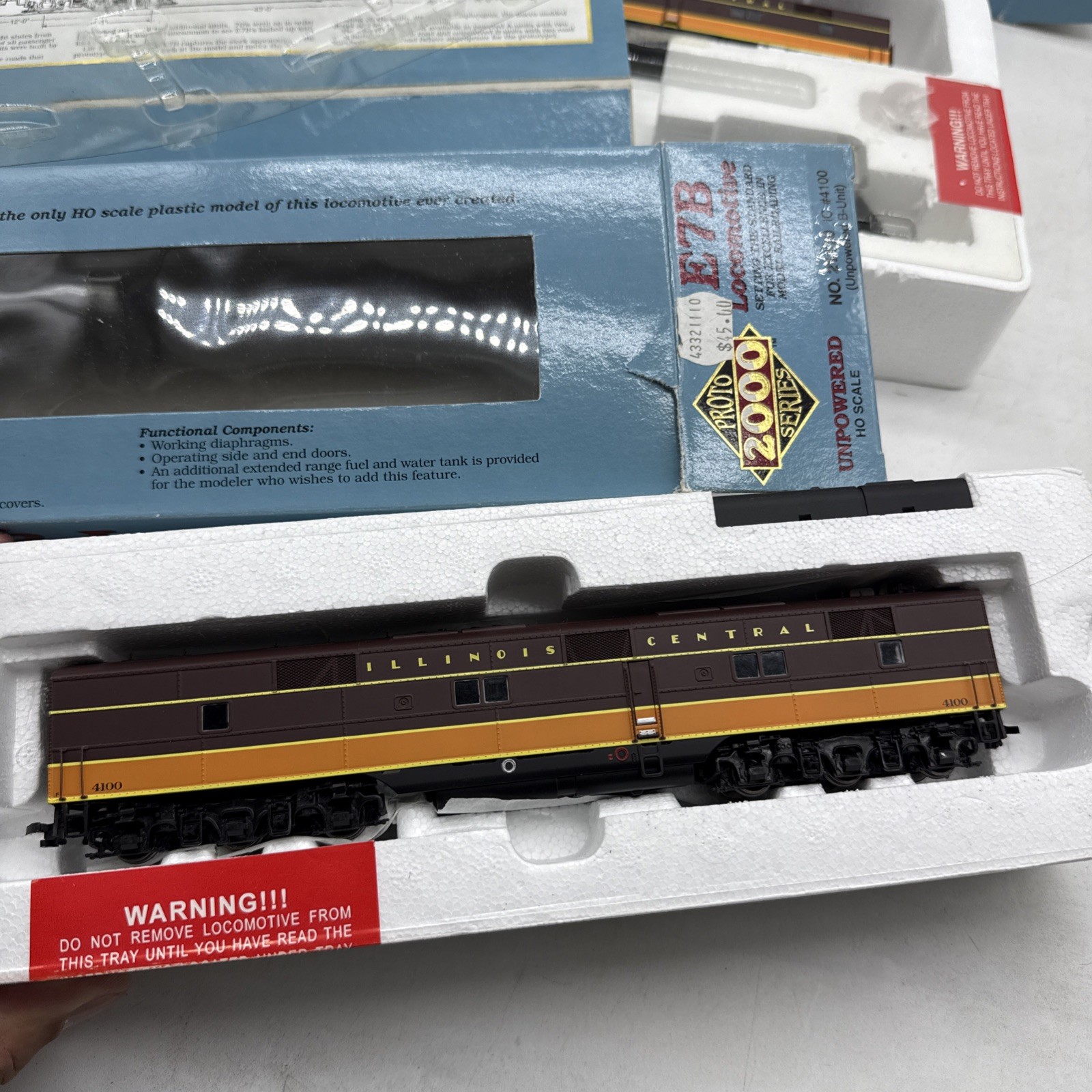 Proto 2000 HO Scale A/B Illinois Central IC #4000 E7 DC Powered Locomotive
