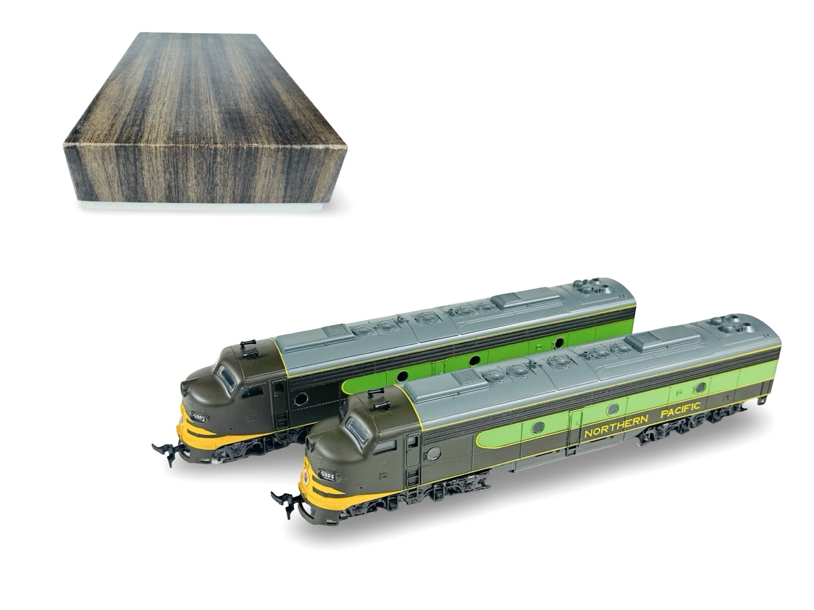 Con-Cor HO 1/87 Northern Pacific (#5803/5805) E-8 Diesel Engine Set