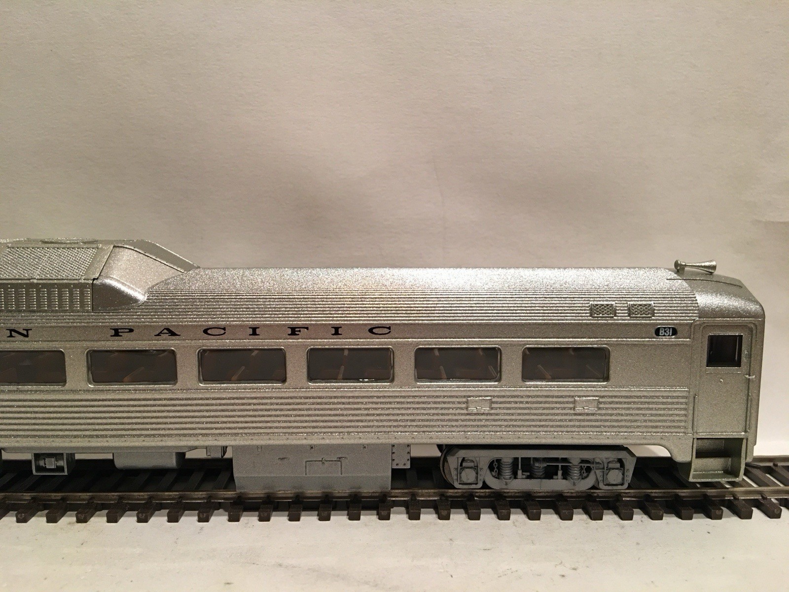 HO Proto 1000 Northern Pacific Powered Budd RDC Locomotive NP #B31