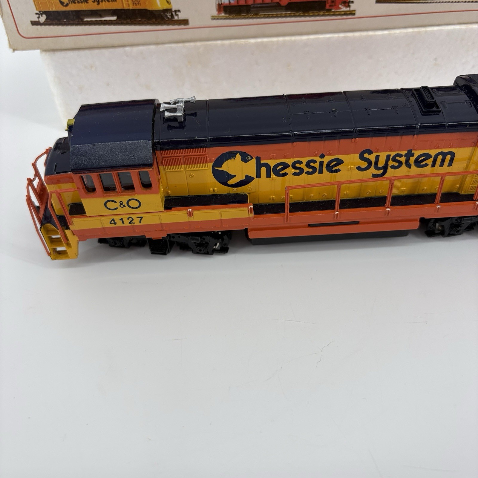 HO Scale Bachmann Chessie System C&O Diesel Locomotive #4127 New Open Box Read!!