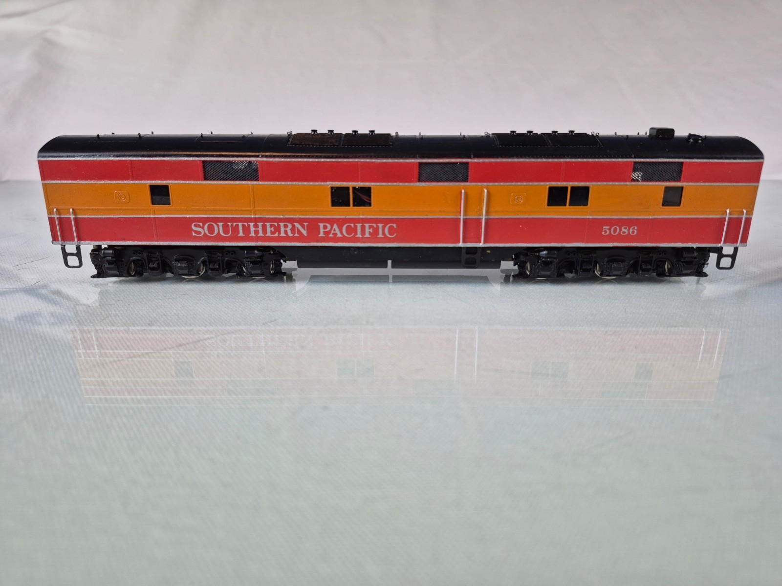 HO BRASS ORIENTAL LIMITED EMD E7A/B 2000HP STD W/LARGE # BOARDS POWERED