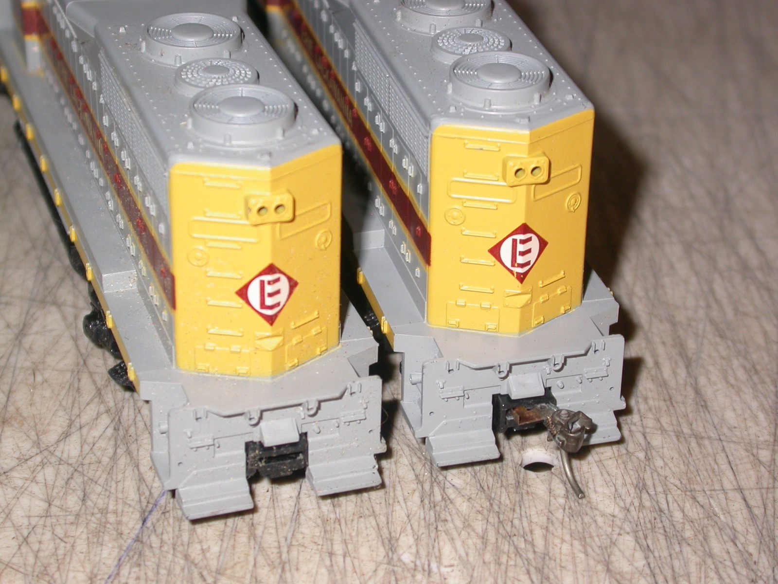 2X HO Scale Athearn Erie Lackawanna GP35 Diesel Engines #2564 DUMMY