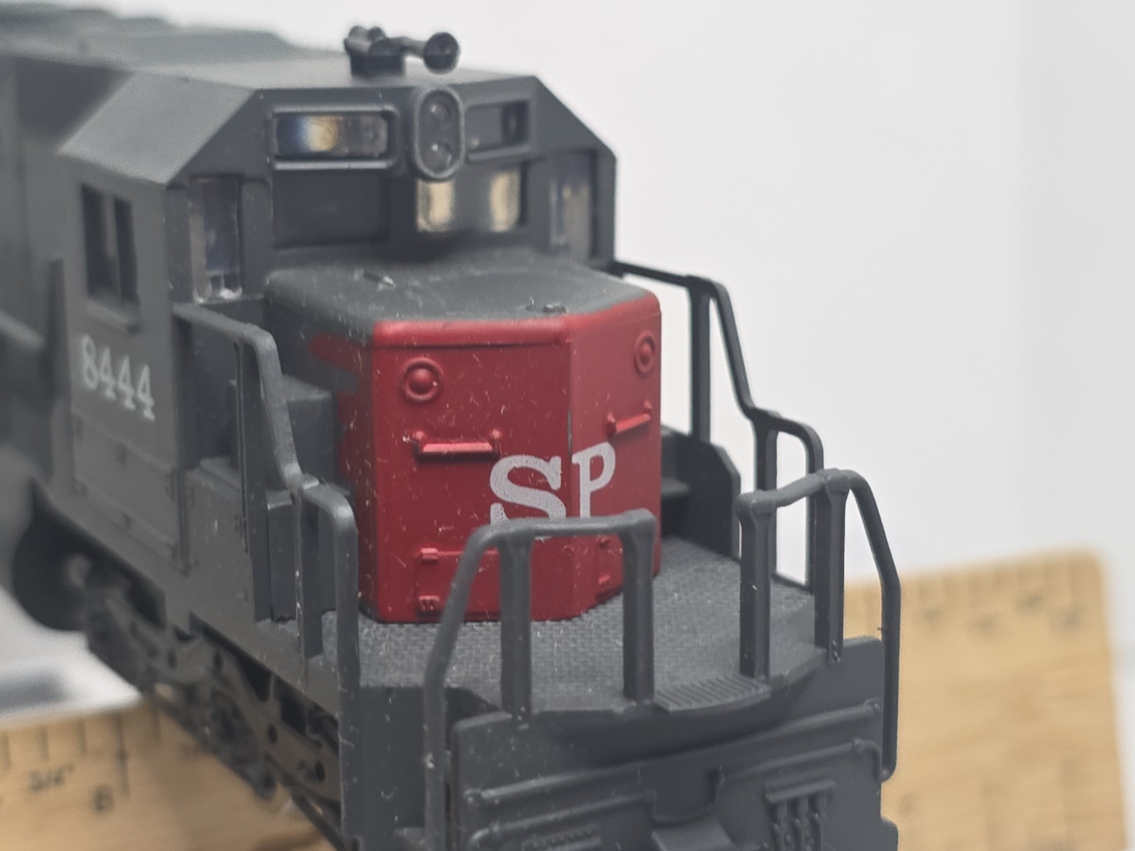AHM HO Scale 5030-06 Southern Pacific 8444 EMD SD-40 Diesel Loco W/Flywheel NOS