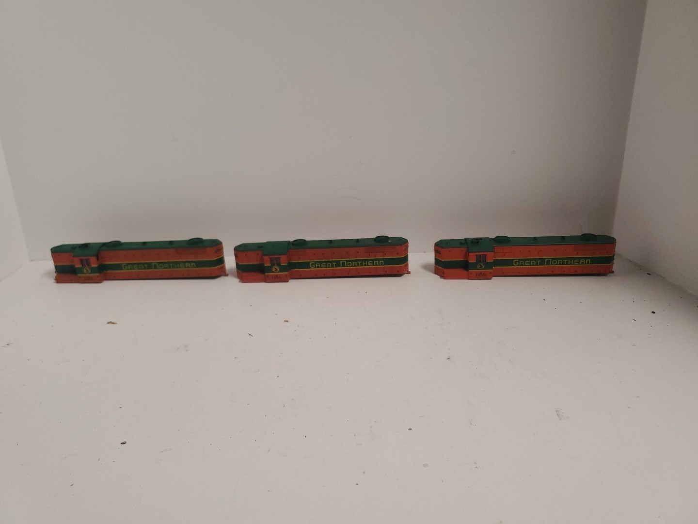 HO Scale / UNBRANDED / DIESEL / GREAT NORTHERN 1186 SHELL ONLY Lot Of 10
