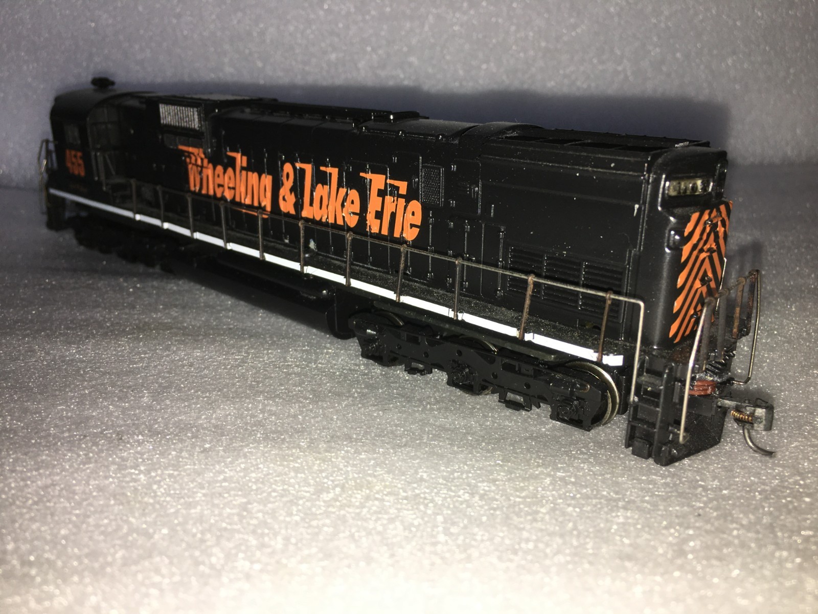 HO TYCO Custom painted Wheeling & Lake Erie C630 Shell, Bachmann Chassis