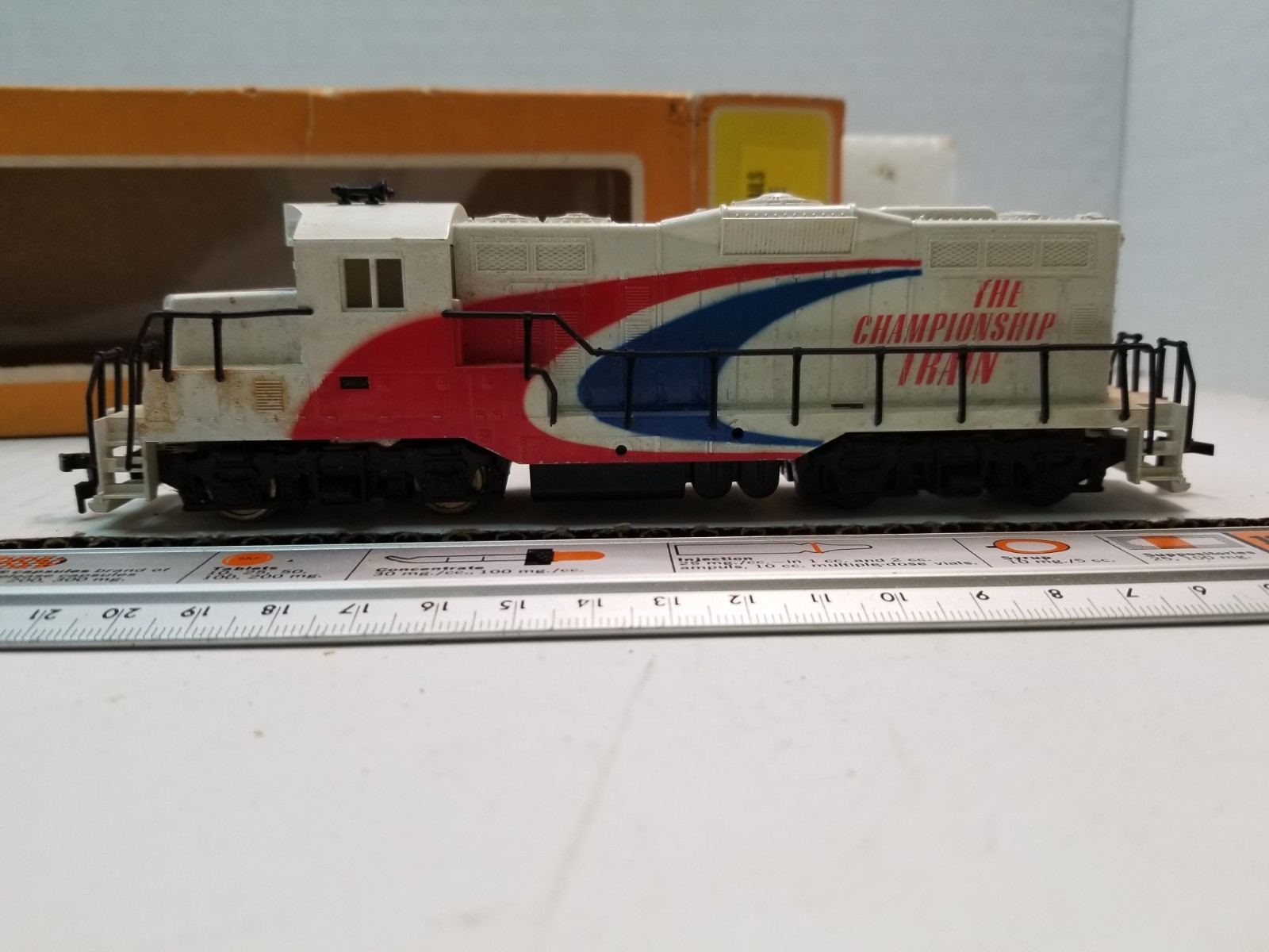 COX HO Scale The Championship Train GP-9 Diesel Locomotive Engine Lighted