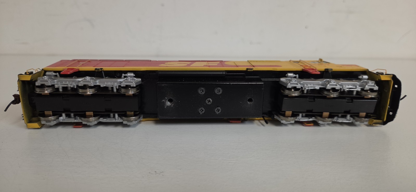Athearn Genesis HO ATHG67658 F45 Santa Fe #5957 Kodachrome Tsunami Sound DCC/DC