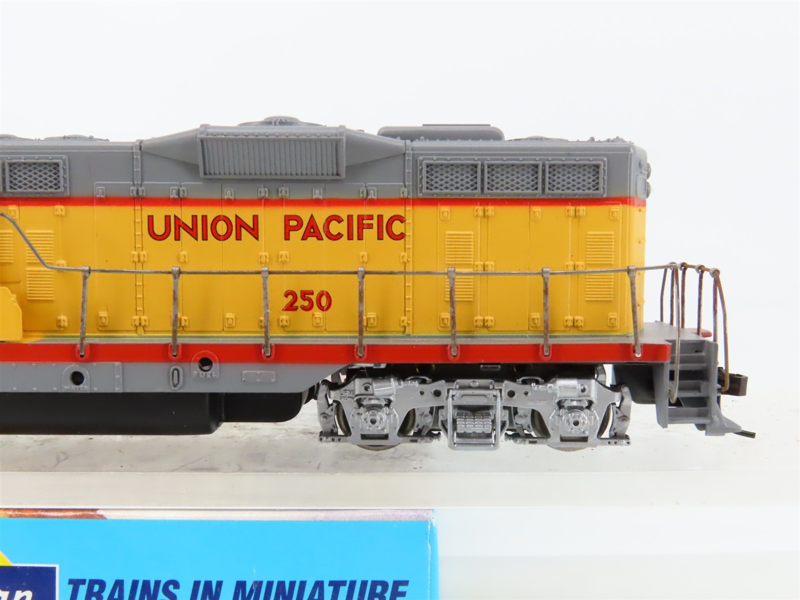 HO Scale Athearn 3154 UP Union Pacific “We can handle it.” EMD GP9 Diesel #250