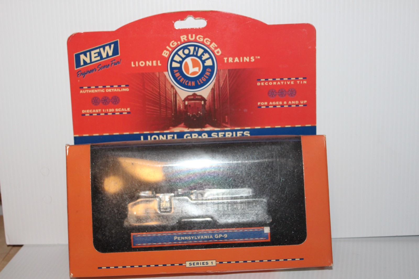 LIONEL GP-9 SERIES 1:120 SCALE PENNSYLVANIA ATCHISON TOPEKA & SANTA FE TRAINS