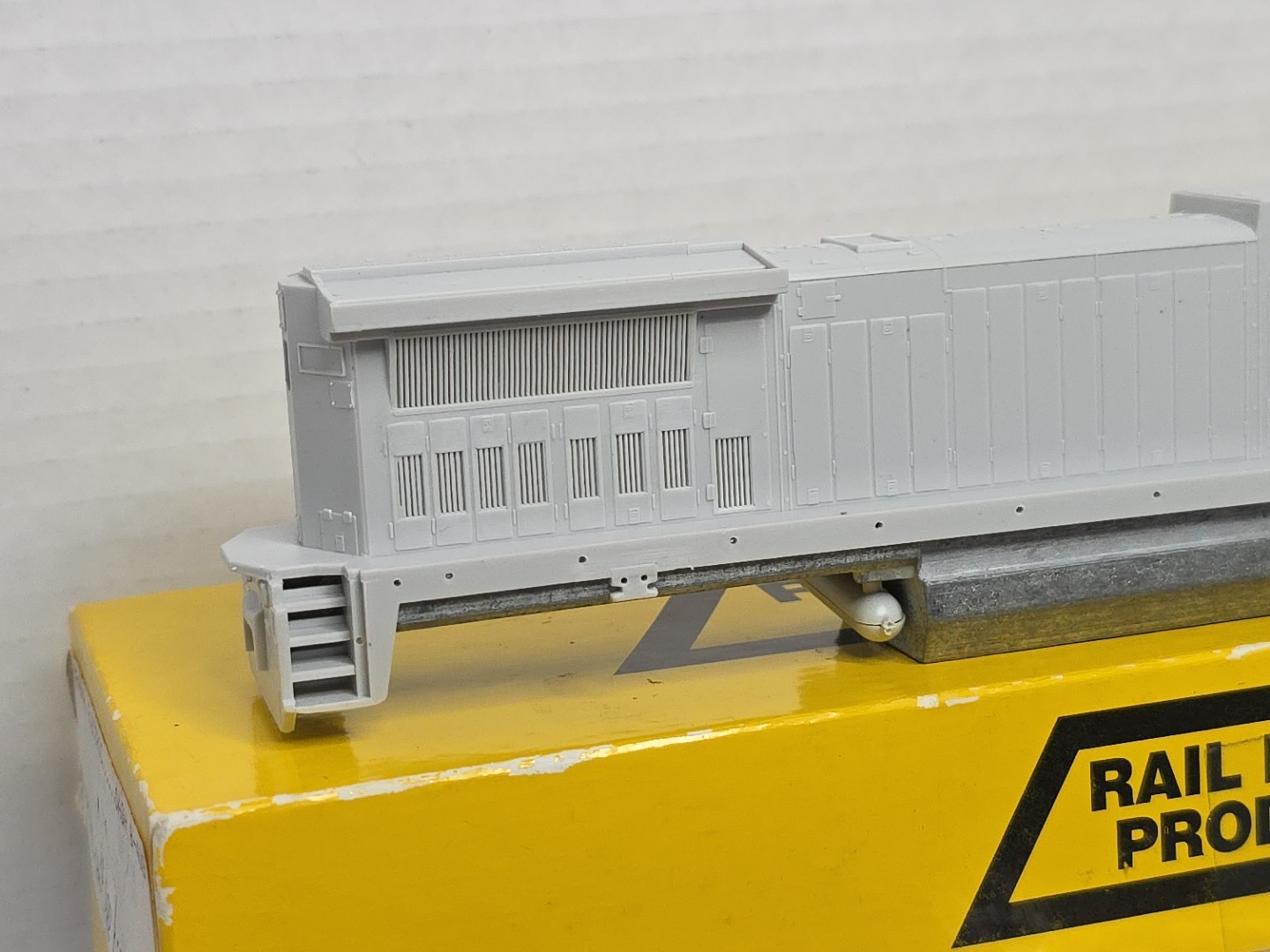 Rail Power Products HO Scale Undecorated GE Dash 8-40B Diesel Loco Shell/Chassis