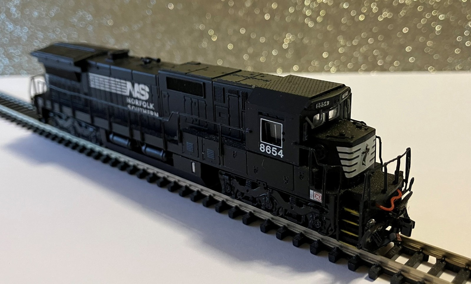 Bachmann Spectrum N-Scale GE Dash 8-40C NS 8654 DC Ready Paper Work Display Case