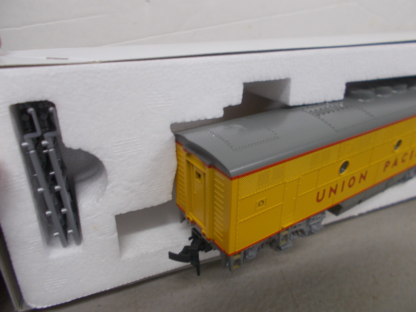 STEWART / KATO # 8511~UNION PACIFIC F3B POWERED LOCOMOTIVE ~NIB~HO SCALE ~ LOT D