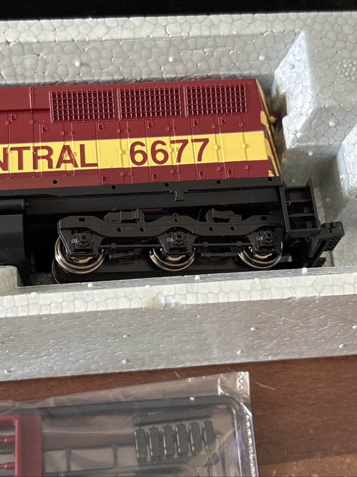 HO Scale 37-1744 KATO Wisconsin Central SD45 Locomotive # 6677 DCC Ready