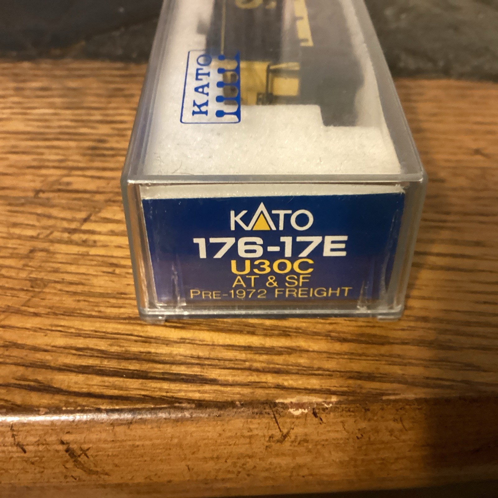 KATO 176-17E U30C AT&SF Pre-1972 Freight Engine N scale Train. Untested.