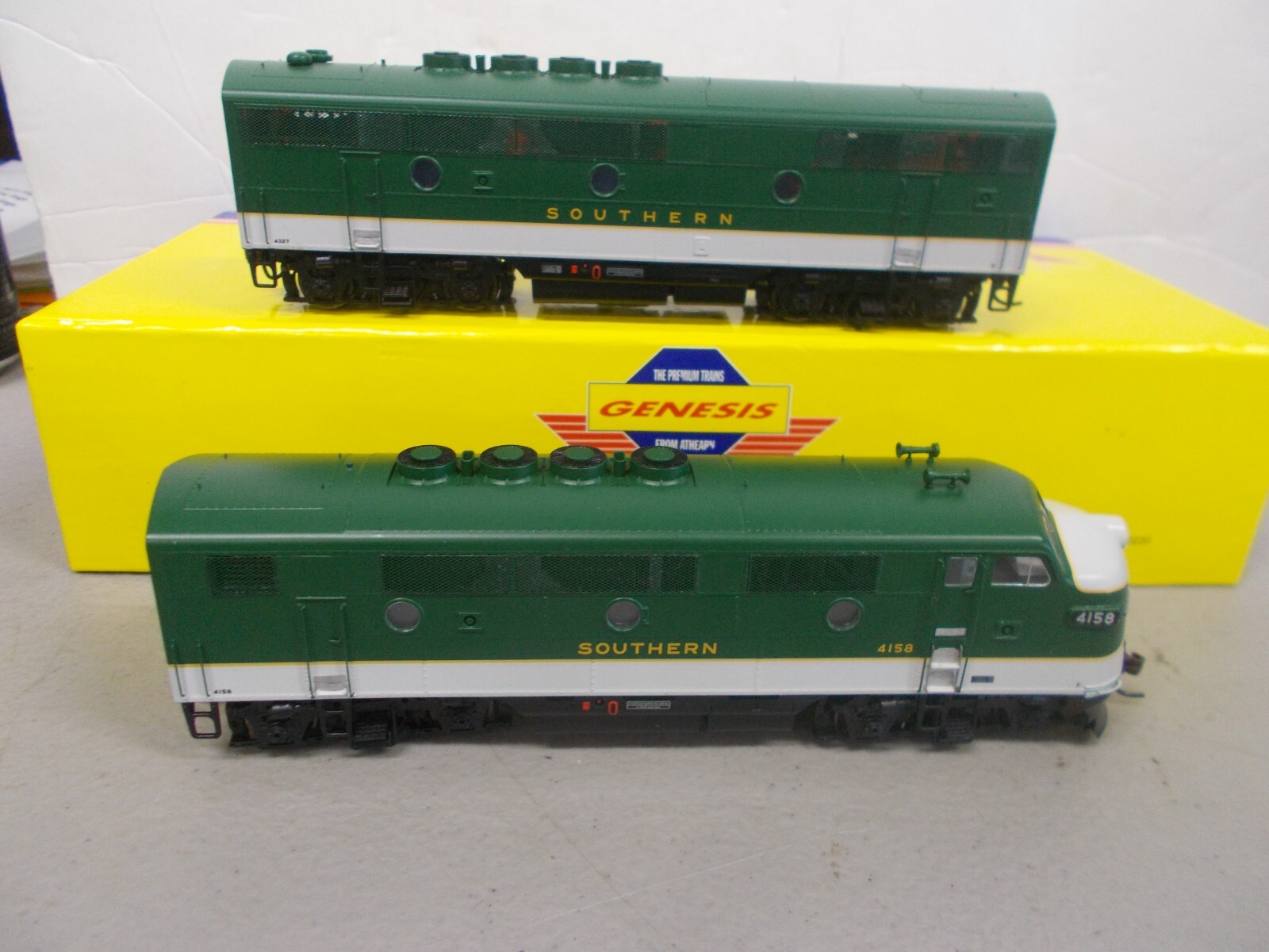 GENESIS # G2505A ~ SOUTHERN F-7A & F-3B POWERED LOCOMOTIVE # 4158-4327 ~HO SCALE