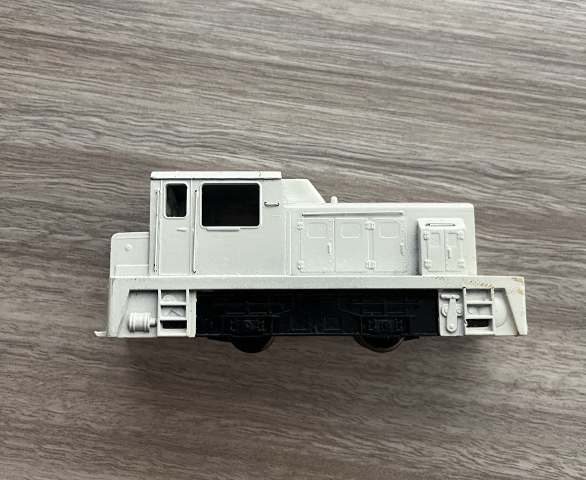 Ho Scale Tyco White Diesel Switcher Locomotive PARTS/REPAIR