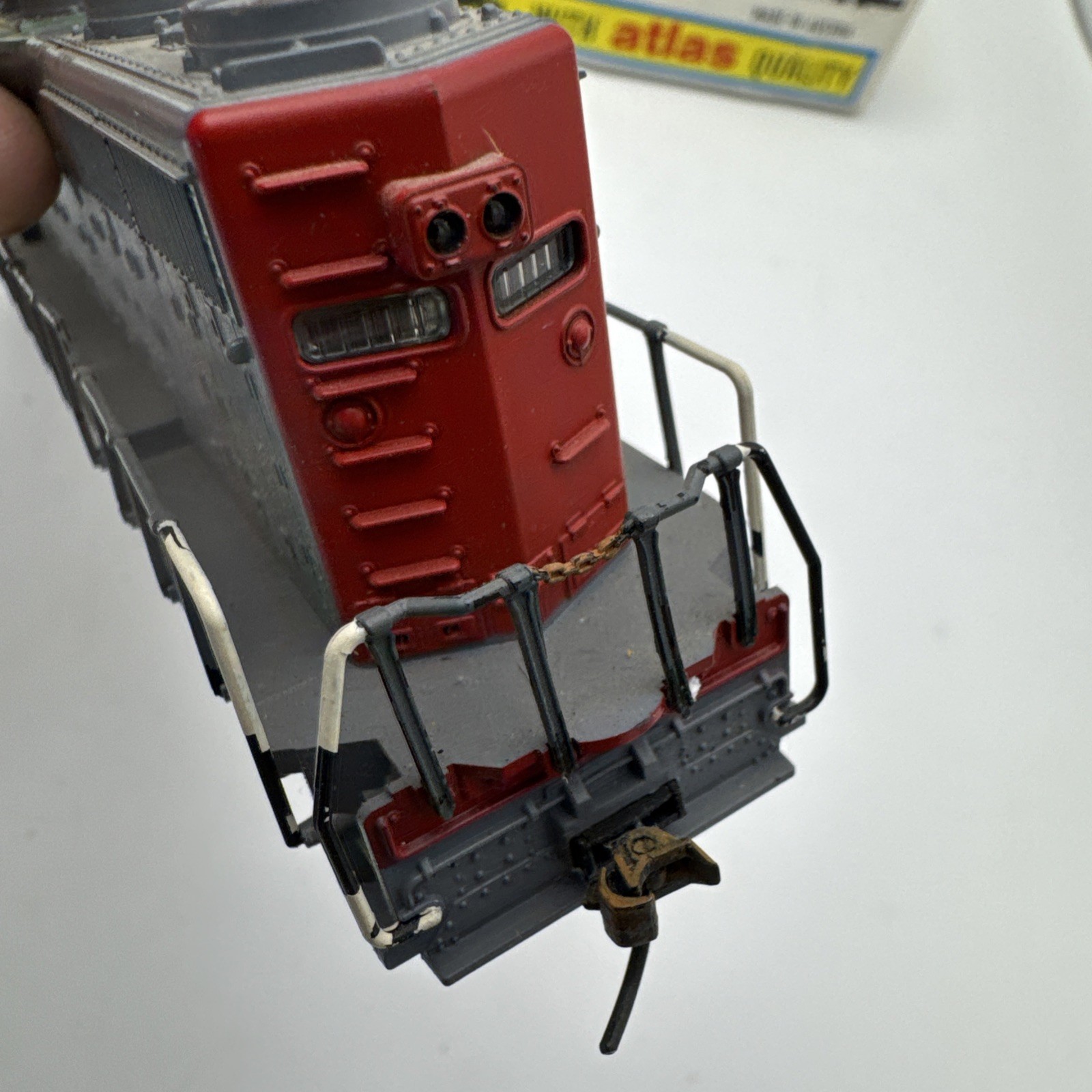 ATLAS # 7014 – SOUTHERN PACIFIC SD35 POWERED LOCOMOTIVE # 6912 -HO SCALE
