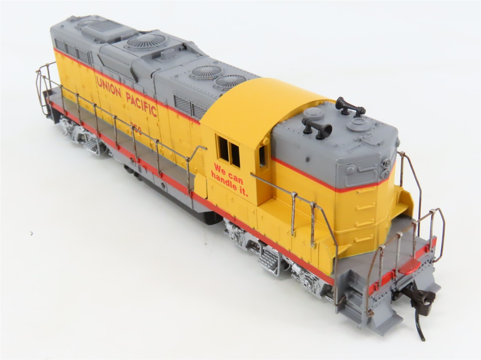 HO Scale Athearn 3154 UP Union Pacific “We can handle it.” EMD GP9 Diesel #250