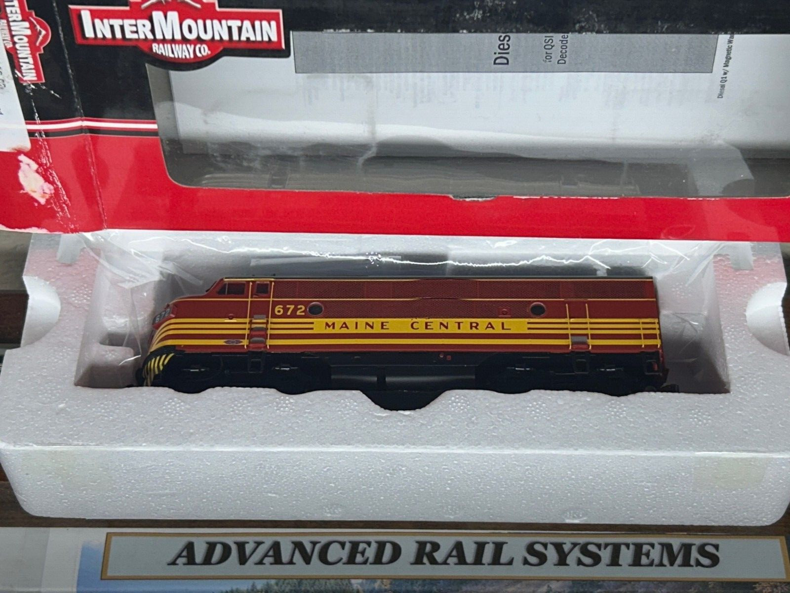 MAINE CENTRAL 672 EMD F3A LOCO – FACTORY DC/DCC / QUANTUM SOUND HO Scale NEW OOP