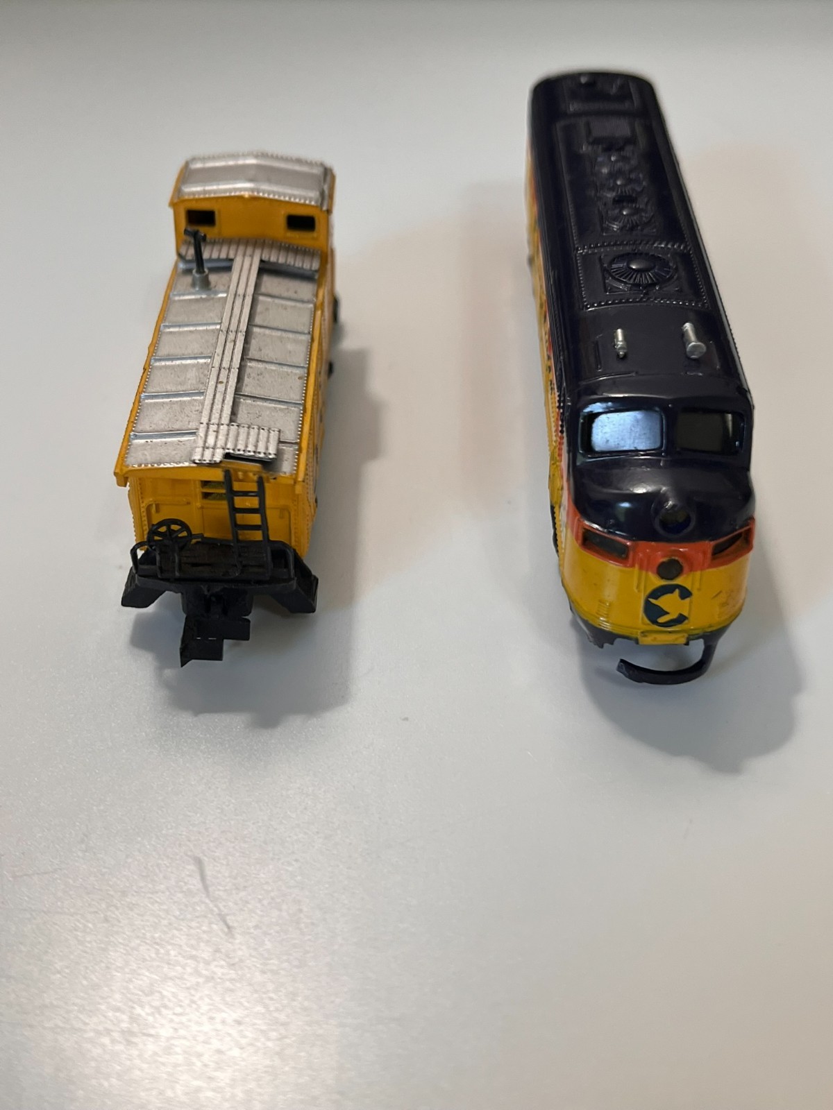 Bachmann N Scale EMD F9 Diesel Locomotive w/Caboose Chessie System #4656