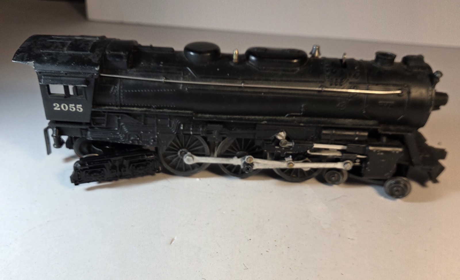 Lionel #2055 Loco, 6026W Tender in very good working condition