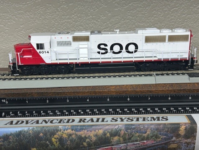 SOO LINE SD60 WHITE EMD LOCOMOTIVE DC / DCC Ready – ” RED NOSE ” HO Scale NEW
