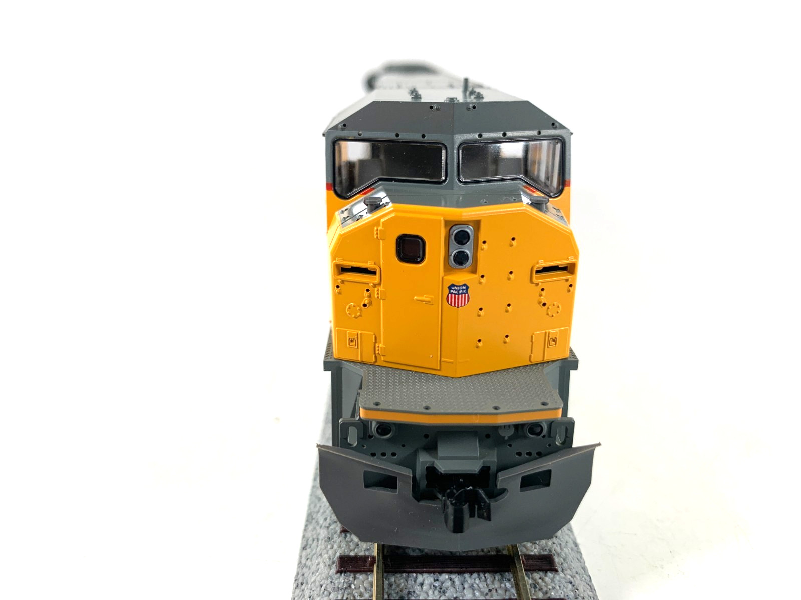 HO Kato 37-6363 Union Pacific “We will Deliver” #8065 SD90/43MAC Diesel- DC