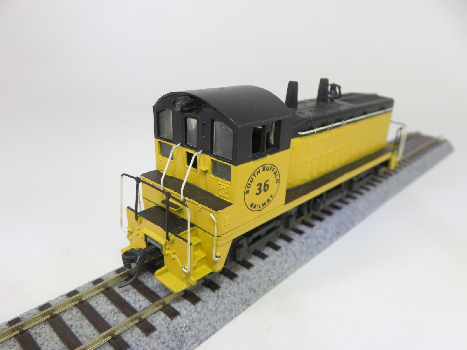 Athearn Blue Box HO Scale South Buffalo EMD SW-7 Diesel Locomotive Road #36