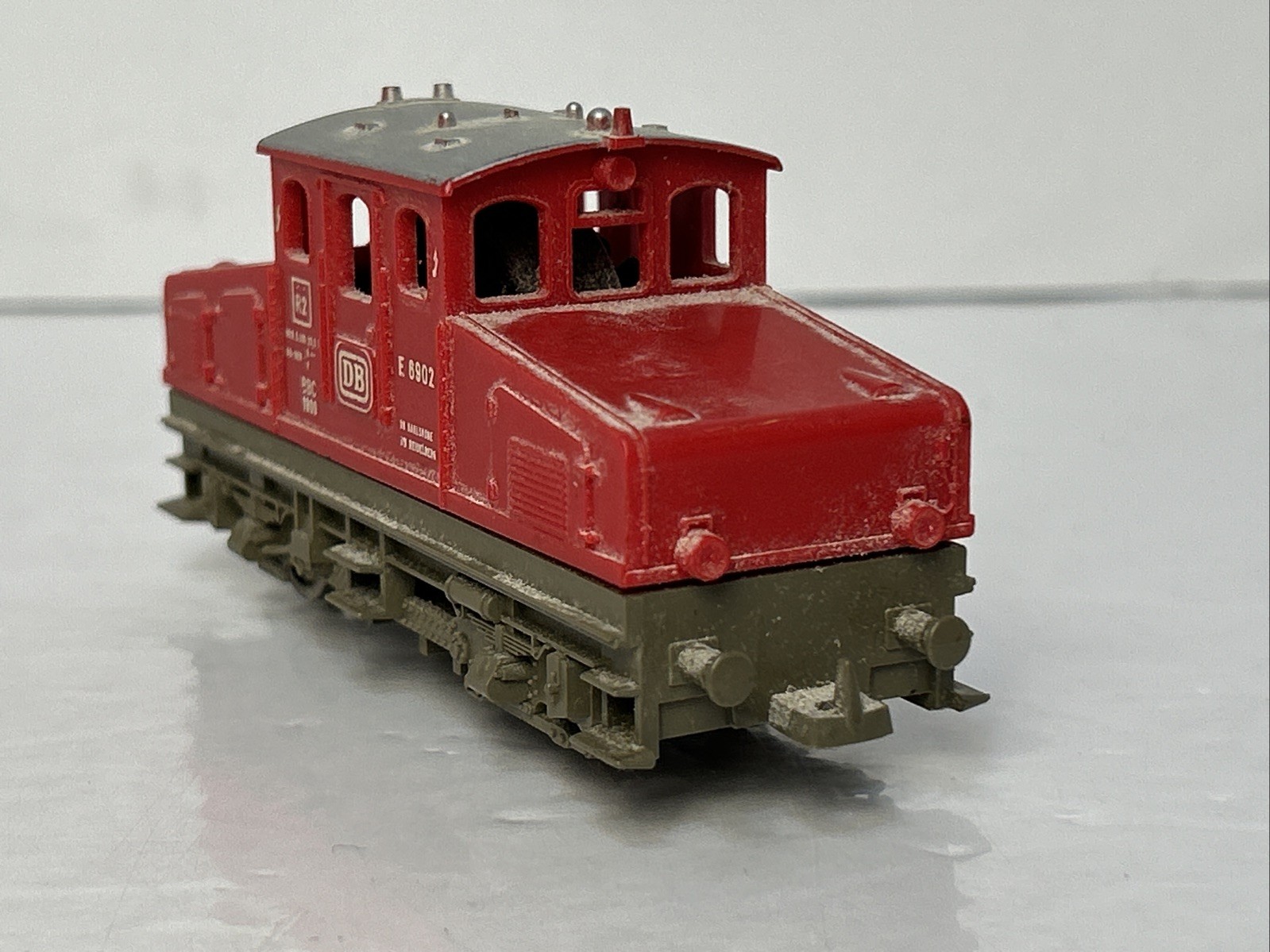 DB Deutsche Bundesbahn Switcher Engine E 8902 Karlsruhe-Reidelberg Vintage Rare