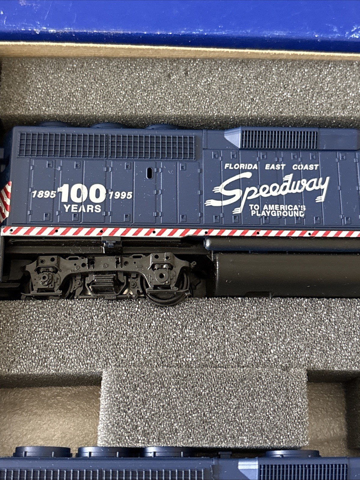 RARE 100th Anniversary Athearn SE HO Florida East Coast GP40-2 Powered & Dummy