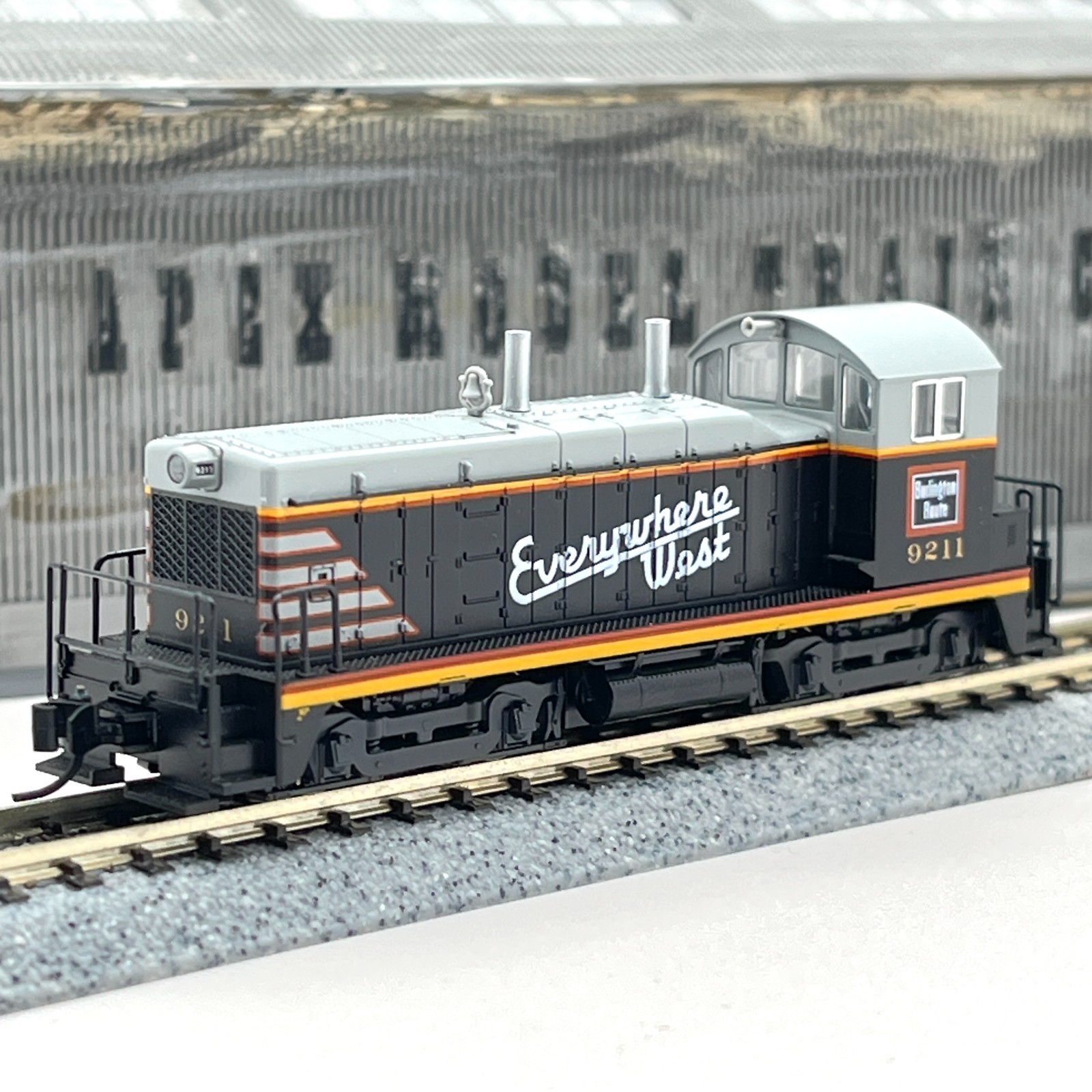 Kato N Scale 176-4368 Burlington Route EMD NW2 Diesel Switcher CB&Q 9211 Std DC